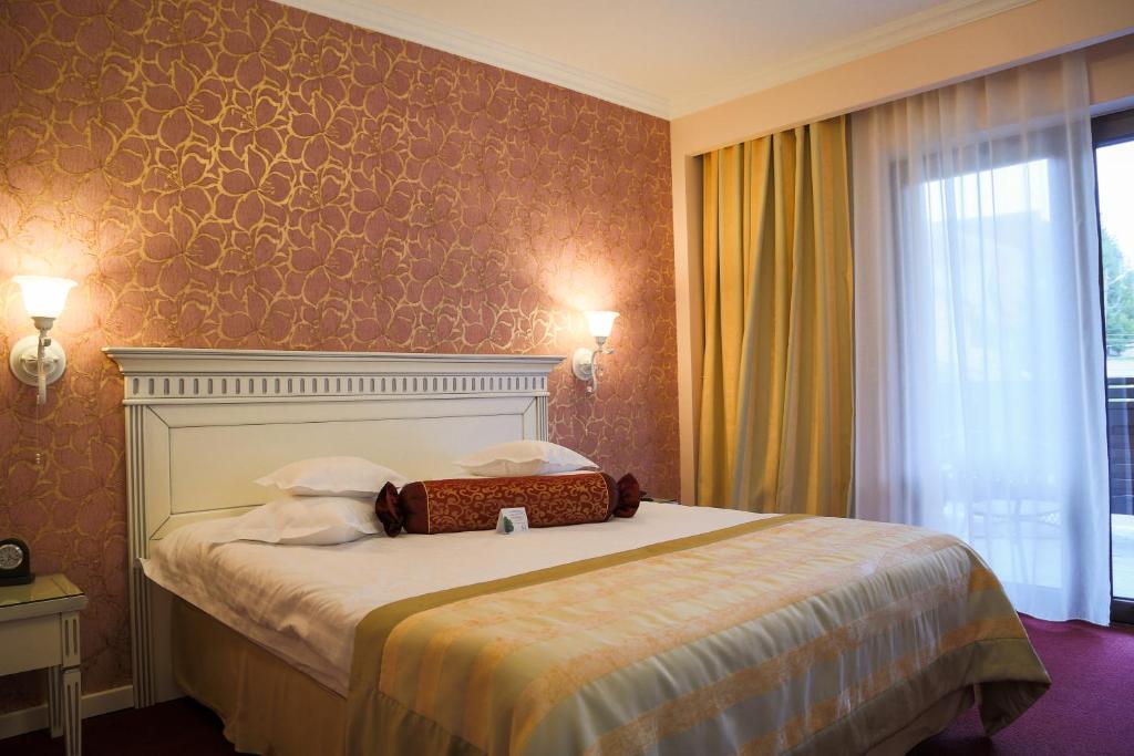 Hotel Foisorul Cu Flori Sinaia Habitación foto